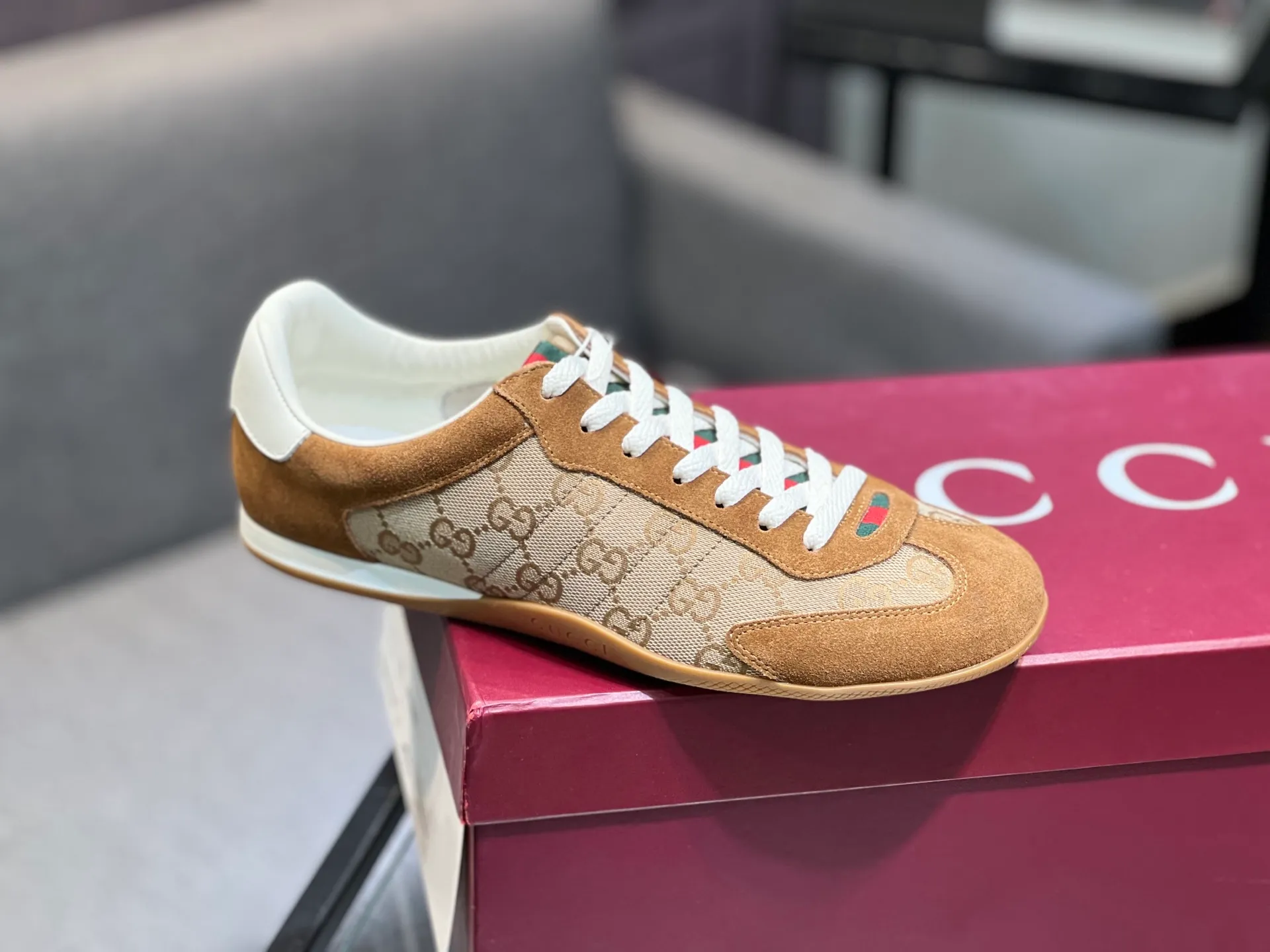Men's shoes 💰580 Gucci Gucci small dirty shoes full series upgrade, long-term production GG Gucci series old casual small dirty shoes catwalk style ZP developed pure original version... metal double G crystal cylindrical mark... Gucc original pattern webbing... upper color rubbed cowhide matte stitching classic double G cloth, code number: 35-44 (female 41, male 45. Customization is not returnable) Fabric: original custom cowhide Inner: original custom cowhide Feet: original cowhide injection molding. Outsole: original open molding sole. Packaging: original full set of packaging. Color: official website updated simultaneously.